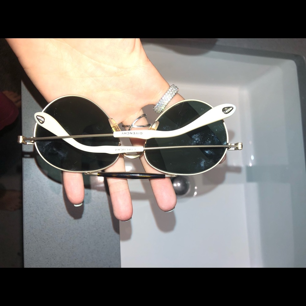 Givenchy sunglasses - Picture 2 of 4